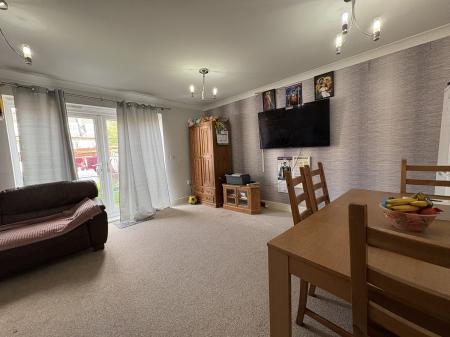 4 bedroom Semi-detached house to let in Bloomfield Road, Haverhill - Suffolk, CB9