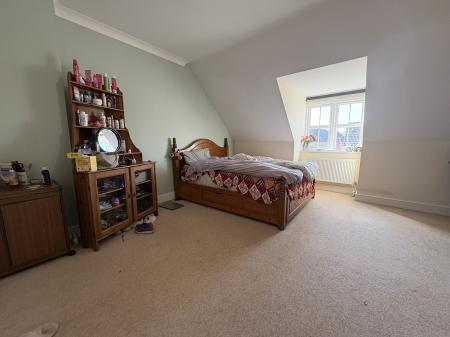 4 bedroom Semi-detached house to let in Bloomfield Road, Haverhill - Suffolk, CB9