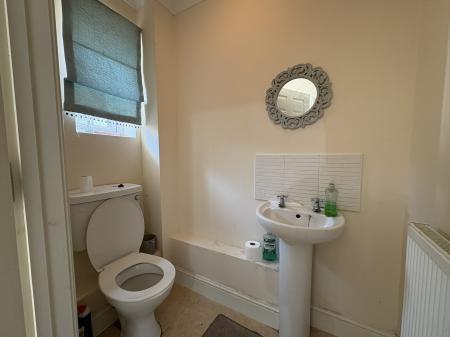 4 bedroom Semi-detached house to let in Bloomfield Road, Haverhill - Suffolk, CB9