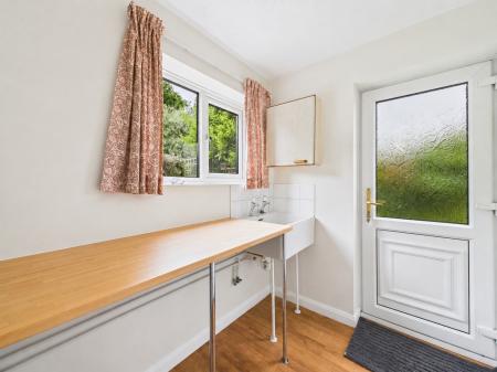 4 bedroom Detached house to let in Church Close, Colchester, CO6