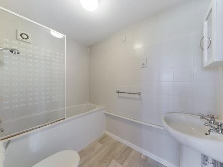 2 bedroom Flat to let in St Andrews Street South, Bury St Edmunds, IP33