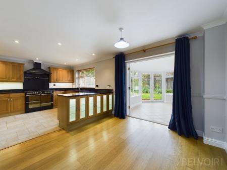 5 bedroom Detached house to let in Broadland Road, Bury St Edmunds, IP33