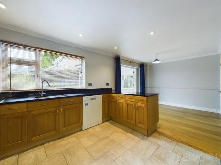 5 bedroom Detached house to let in Broadland Road, Bury St Edmunds, IP33