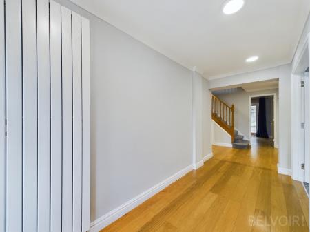 5 bedroom Detached house to let in Broadland Road, Bury St Edmunds, IP33