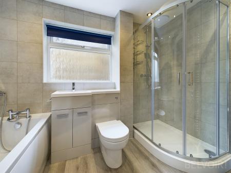 5 bedroom Detached house to let in Broadland Road, Bury St Edmunds, IP33