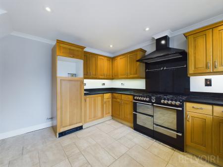 5 bedroom Detached house to let in Broadland Road, Bury St Edmunds, IP33