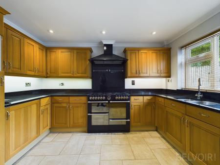 5 bedroom Detached house to let in Broadland Road, Bury St Edmunds, IP33