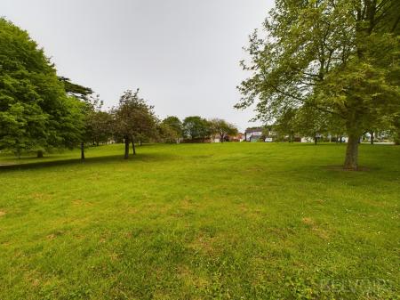 5 bedroom Detached house to let in Broadland Road, Bury St Edmunds, IP33
