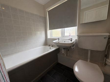 2 bedroom Semi-detached house to let in Winthrop Road, Bury St Edmunds, IP33