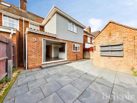 4 bedroom Semi-detached house to let in Nowton Road, Bury St Edmunds, IP33
