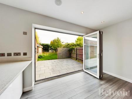 4 bedroom Semi-detached house to let in Nowton Road, Bury St Edmunds, IP33