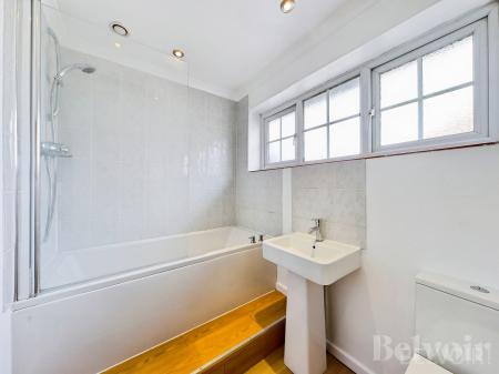 4 bedroom Semi-detached house to let in Nowton Road, Bury St Edmunds, IP33