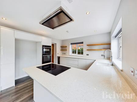 4 bedroom Semi-detached house to let in Nowton Road, Bury St Edmunds, IP33