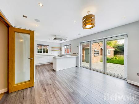 4 bedroom Semi-detached house to let in Nowton Road, Bury St Edmunds, IP33