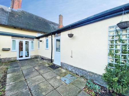 3 bedroom Cottage to let in Barn Cottages, Bury St Edmunds, IP28