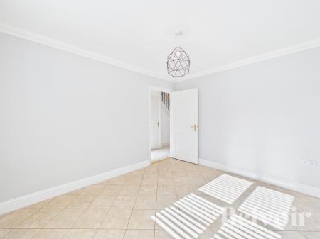 4 bedroom Town house to let in Blacksmiths Way, Elmswell, IP30