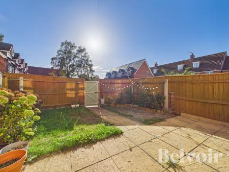 4 bedroom Town house to let in Blacksmiths Way, Elmswell, IP30