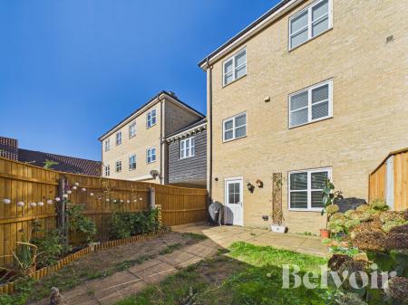 4 bedroom Town house to let in Blacksmiths Way, Elmswell, IP30