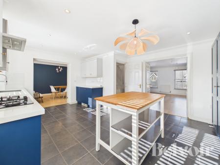 4 bedroom Town house to let in Blacksmiths Way, Elmswell, IP30