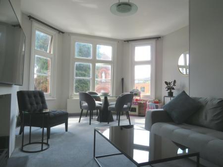2 bedroom Flat to let in Beaconsfield Road, St Albans, AL1