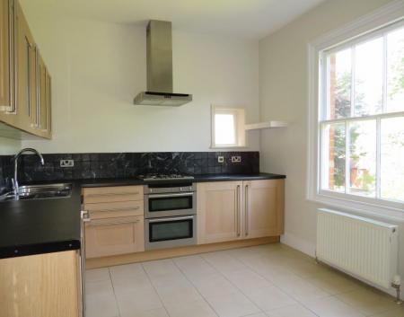 2 bedroom Flat to let in Beaconsfield Road, St Albans, AL1