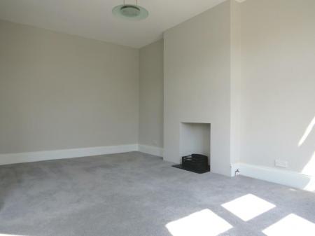 2 bedroom Flat to let in Beaconsfield Road, St Albans, AL1