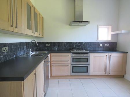 2 bedroom Flat to let in Beaconsfield Road, St Albans, AL1