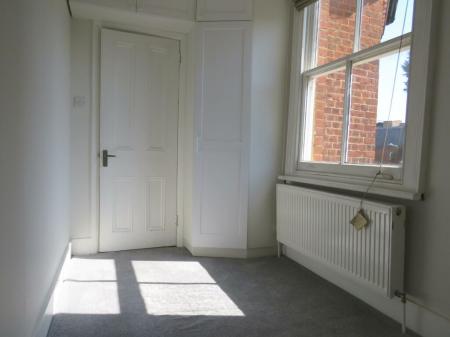 2 bedroom Flat to let in Beaconsfield Road, St Albans, AL1