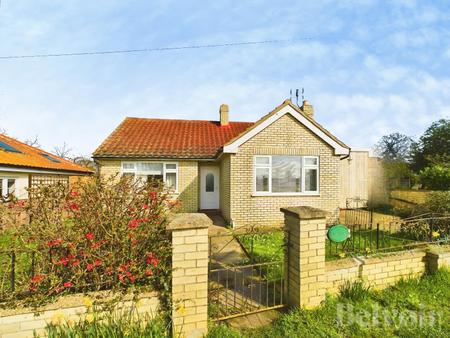 2 bedroom Detached bungalow to let in The Leys, Tostock, IP30