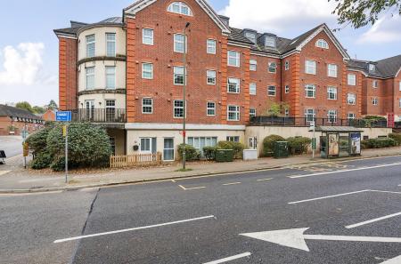 2 bedroom Flat for sale in Dorchester Court, Camberley