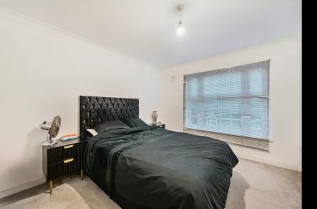 2 bedroom Flat for sale in Dorchester Court, Camberley