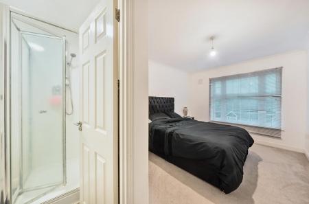 2 bedroom Flat for sale in Dorchester Court, Camberley