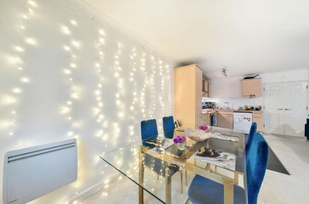 2 bedroom Flat for sale in Dorchester Court, Camberley