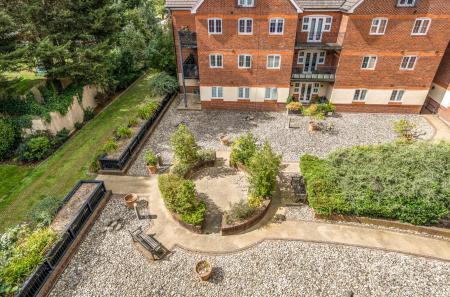 2 bedroom Flat for sale in Dorchester Court, Camberley