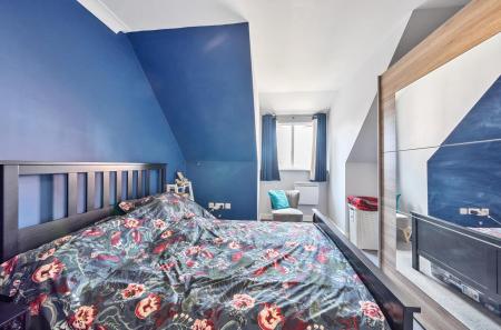 2 bedroom Flat for sale in Dorchester Court, Camberley