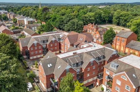 2 bedroom Flat for sale in Dorchester Court, Camberley