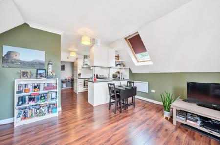 2 bedroom Flat for sale in Dorchester Court, Camberley