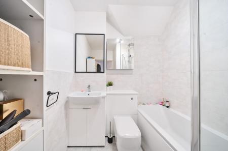 2 bedroom Flat for sale in Dorchester Court, Camberley