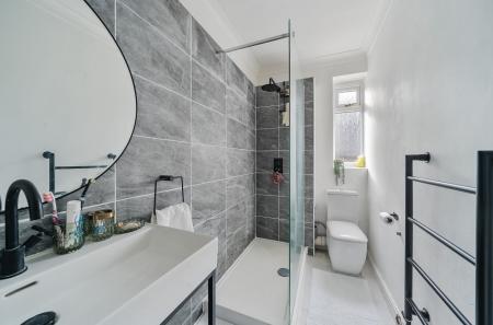 1 bedroom Flat for sale in Mytchett Road, Mytchett