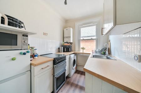 1 bedroom Flat for sale in Mytchett Road, Mytchett