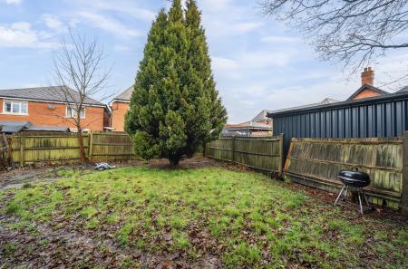 1 bedroom Flat for sale in Mytchett Road, Mytchett