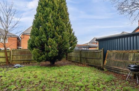 1 bedroom Flat for sale in Mytchett Road, Mytchett