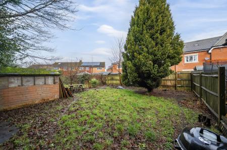 1 bedroom Flat for sale in Mytchett Road, Mytchett