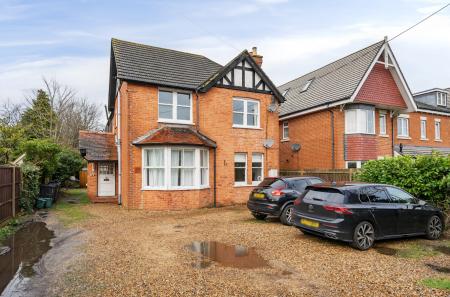 1 bedroom Flat for sale in Mytchett Road, Mytchett