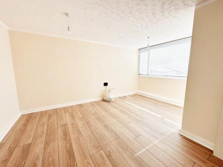 2 bedroom Flat to let in Berkshire Road, Camberley