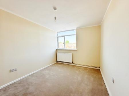 2 bedroom Flat to let in Berkshire Road, Camberley