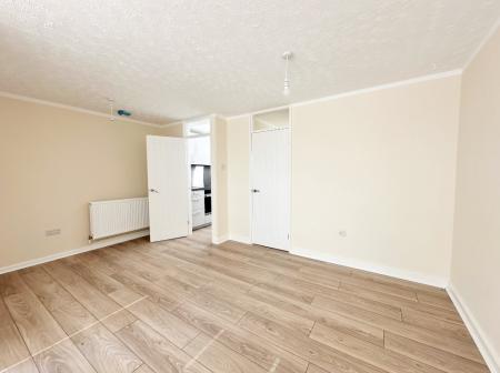 2 bedroom Flat to let in Berkshire Road, Camberley