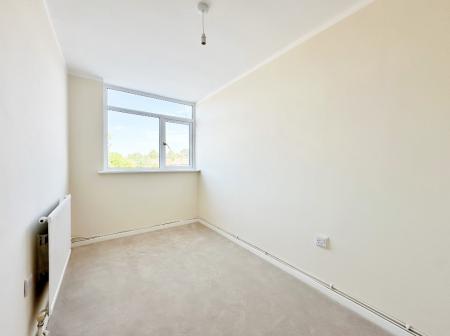 2 bedroom Flat to let in Berkshire Road, Camberley