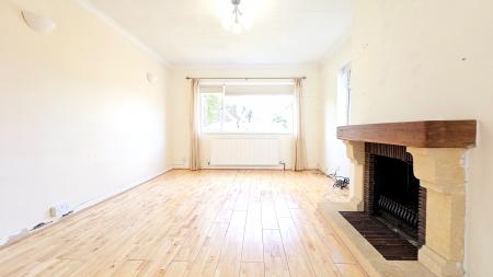 3 bedroom Detached house for sale in Bedford Avenue