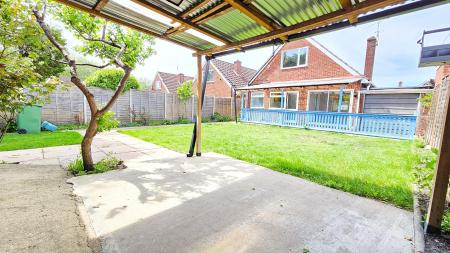 3 bedroom Detached house for sale in Bedford Avenue